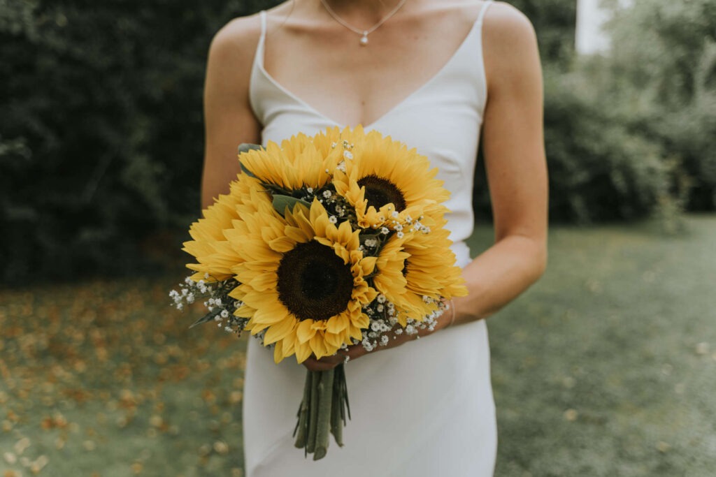 Braut mit Sonnenblume