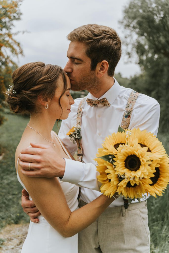 Brautpaar in Dillingen mit Sonnenblume